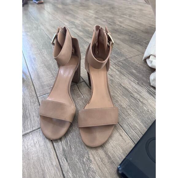 Tommy Hilfiger Neutral Beige Caralee Ankle Strap Block Heel Sandals Size 8 - Picture 1 of 5